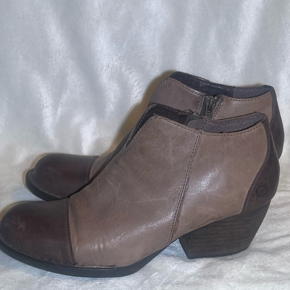 Born two tone women’s Leather Ankle Boots size 9 main image 5